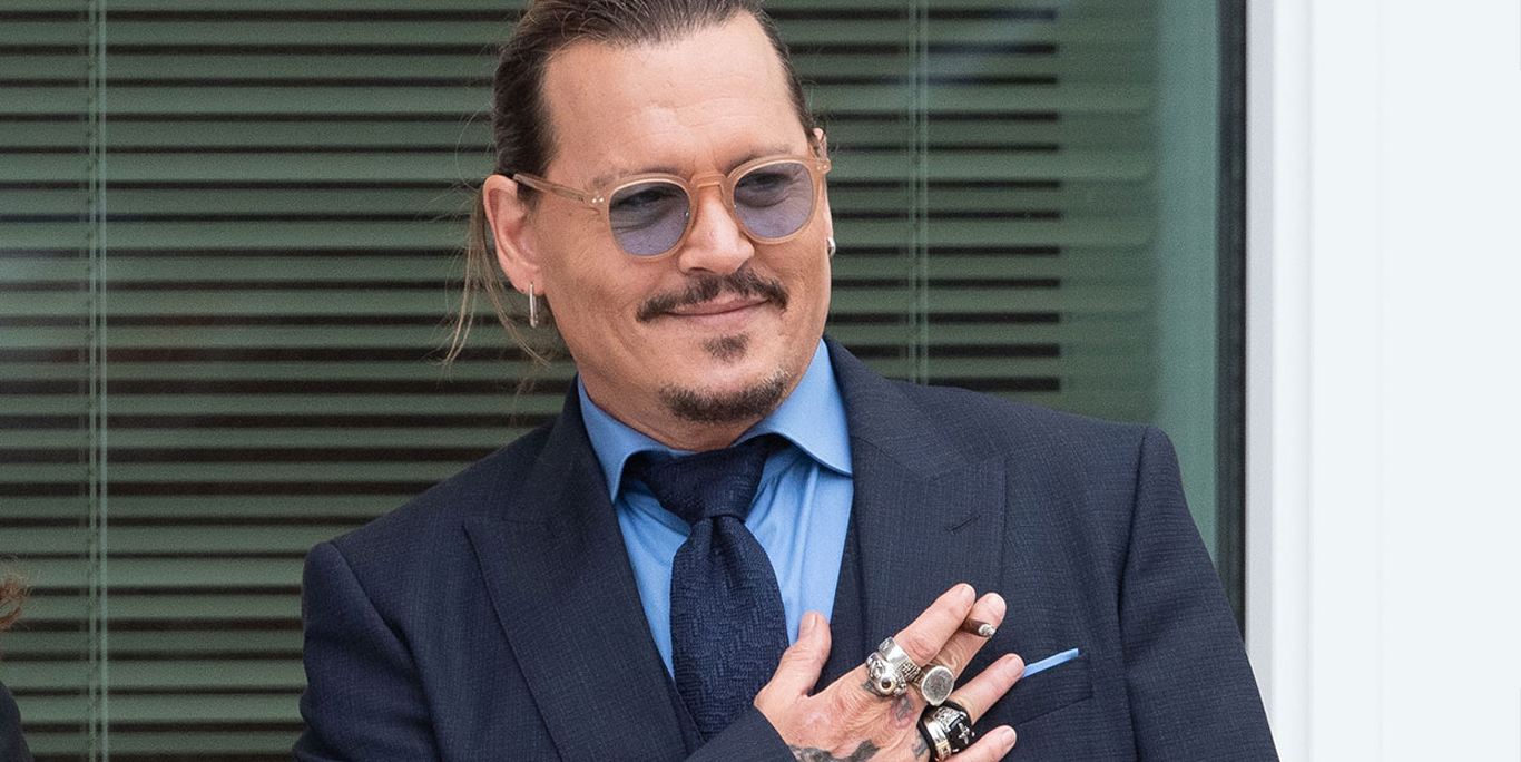 Johnny Depp promete a sus fans “seguir hacia delante” junto a ellos