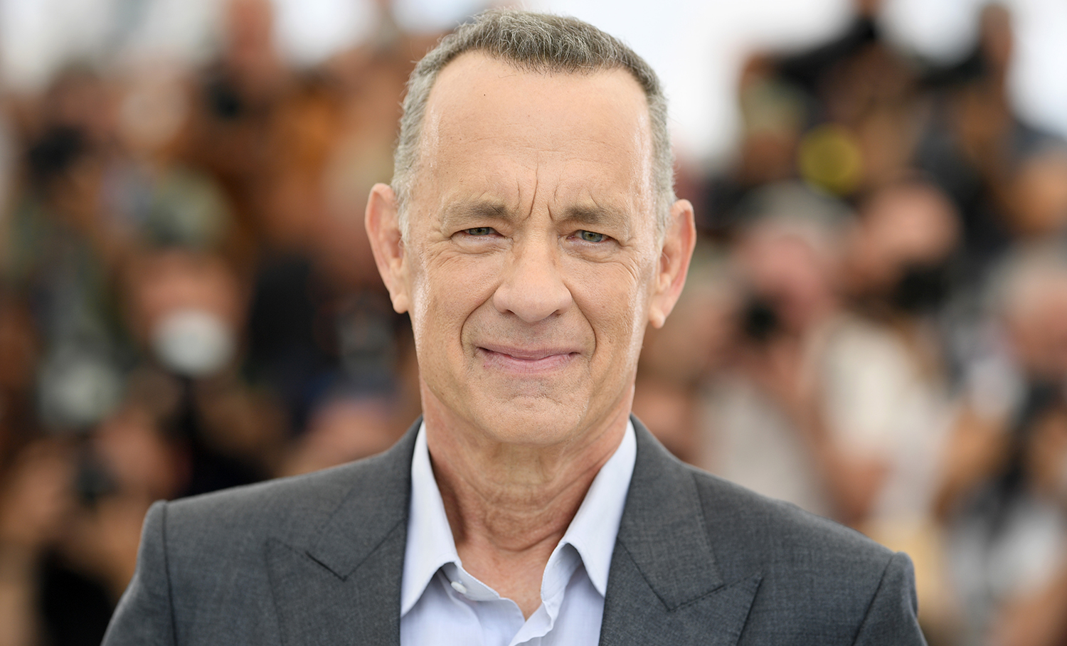 Tom Hanks dice que actores heterosexuales no deberían interpretar personajes LGBTQ