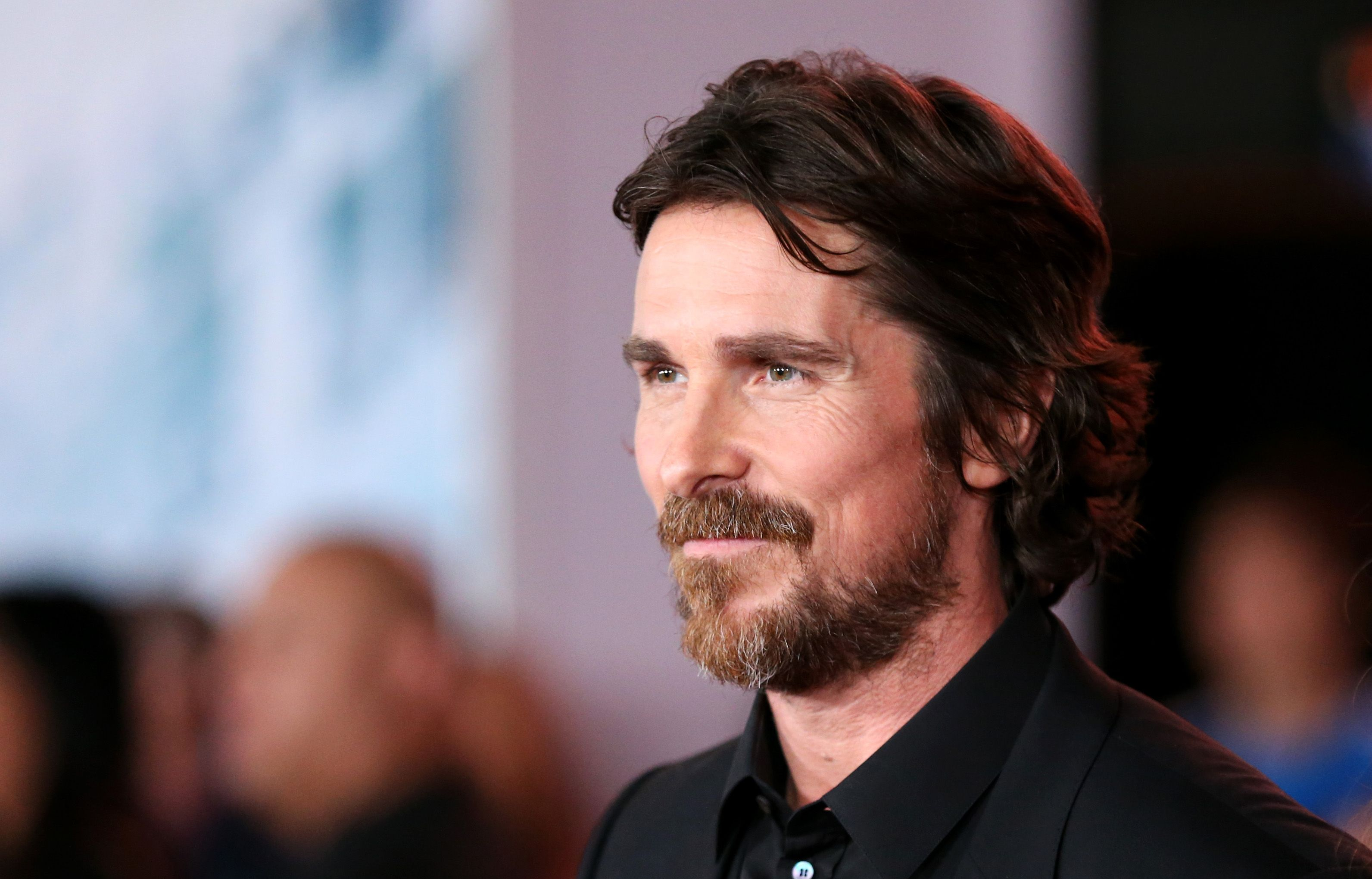 Christian Bale contrató a un asistente para que oliera sus axilas