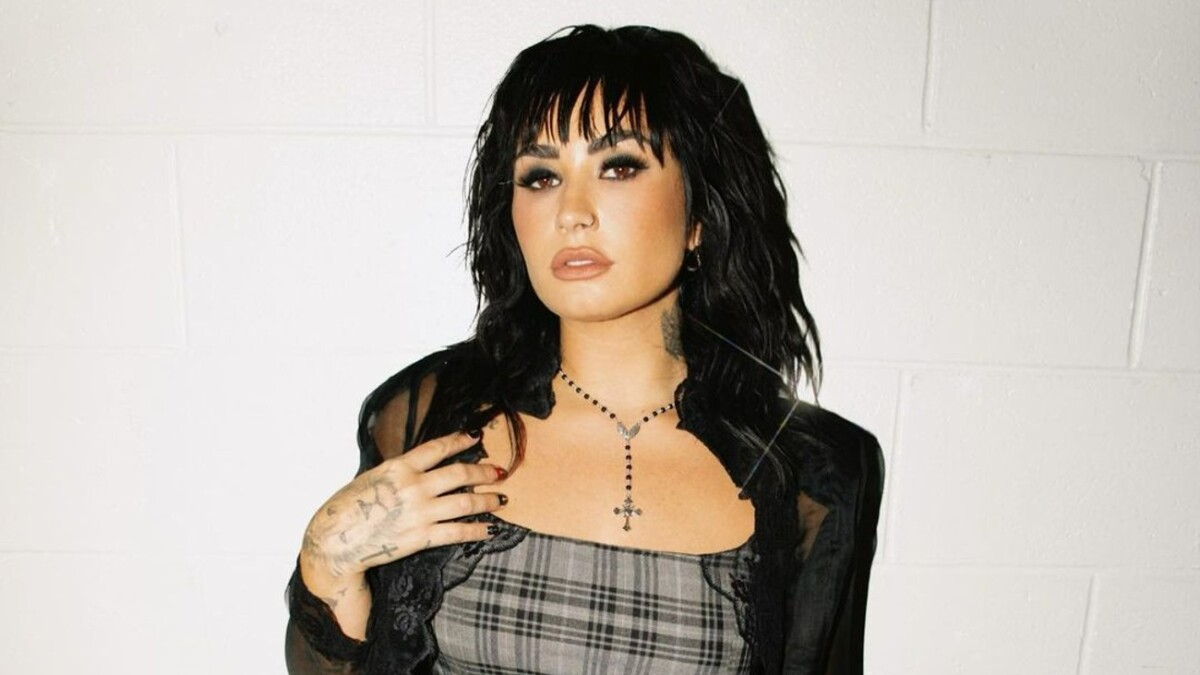 Demi Lovato dice que salir con hombres mayores “no es sexy” cuando eres menor de edad