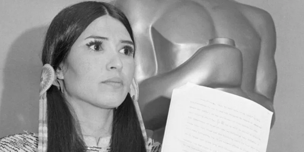 Sacheen Littlefeather asegura que John Wayne trató de atacarla durante la ceremonia del Oscar en 1973