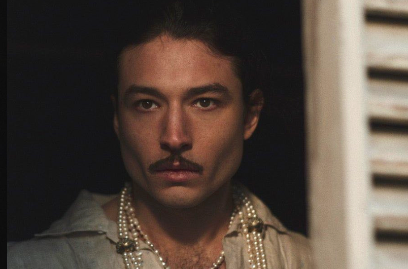 Mary Harron elogia el trabajo de Ezra Miller en el set de Dalíland