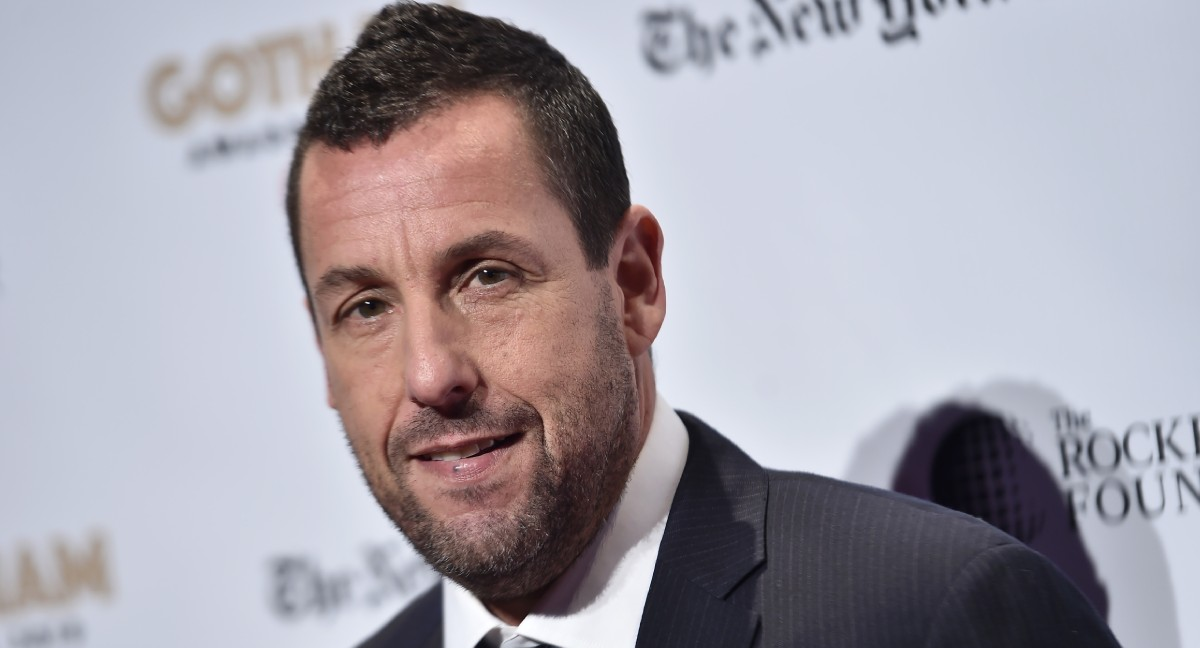 “A veces duele pero no me importa”, Adam Sandler dice de las malas criticas