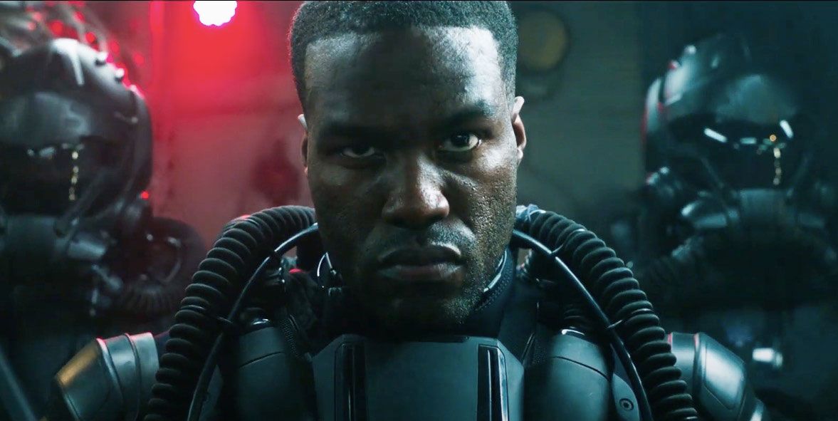 Yahya Abdul-Mateen II dice que trabajar en Aquaman es como actuar de “payaso”