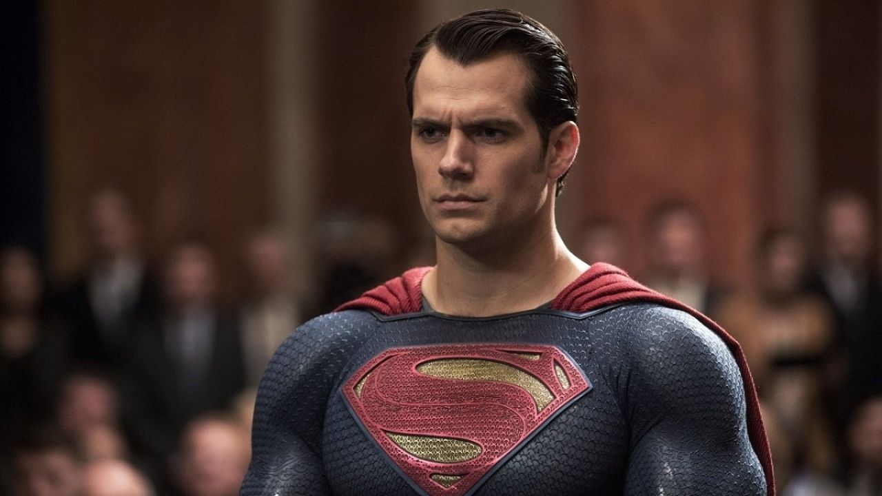 Henry Cavill anuncia oficialmente su regreso como Superman