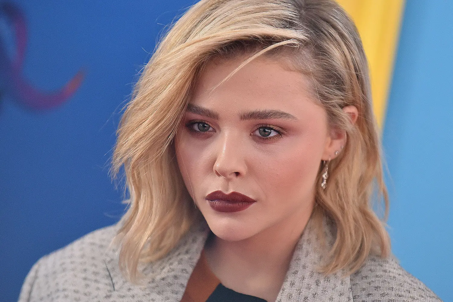 Chloë Grace Moretz revela que fue “infantilizada” durante su adolescencia en Hollywood por hombres mayores