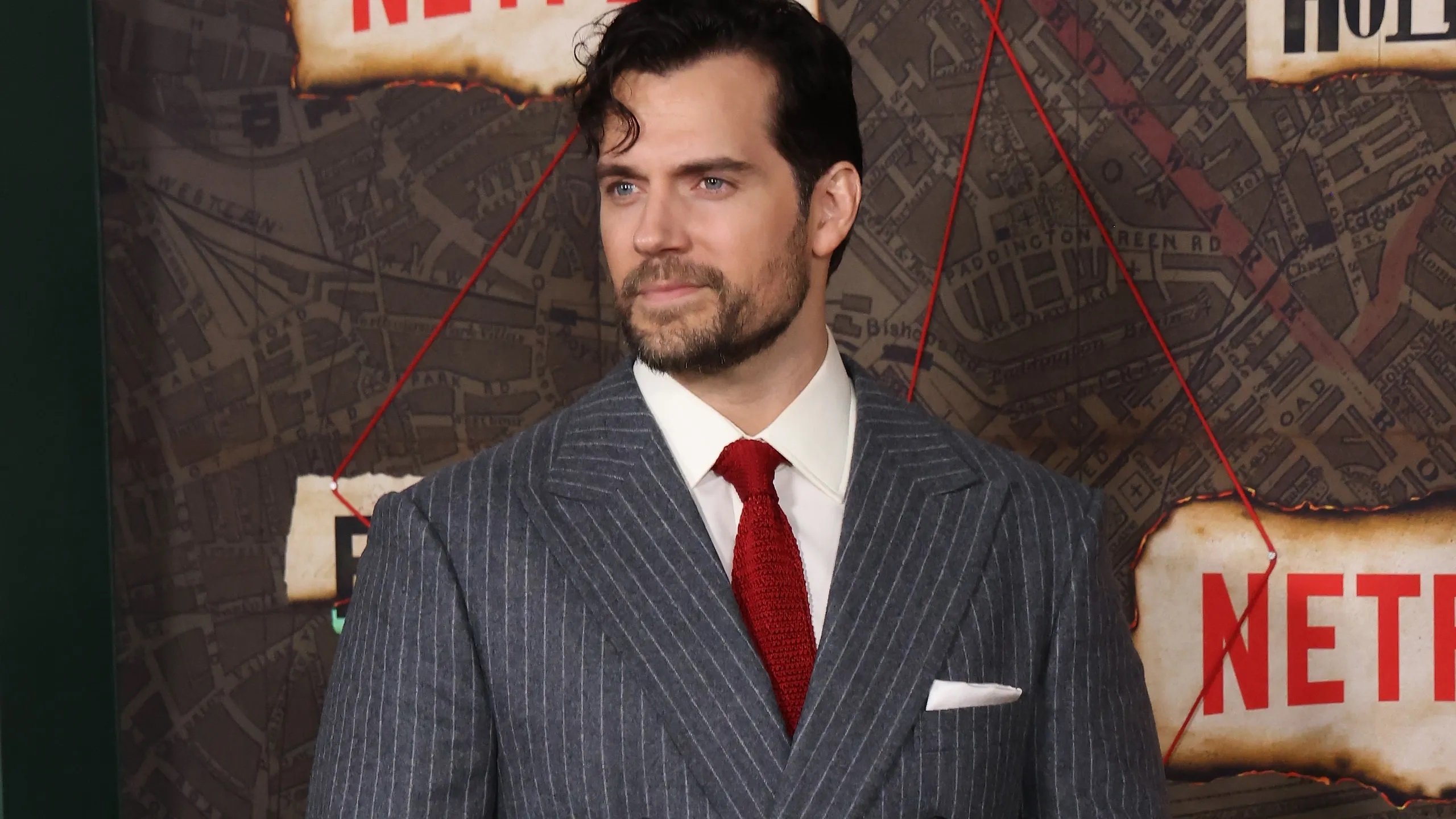 Henry Cavill dice que su novia Natalie Viscuso ha sido un gran apoyo en su carrera