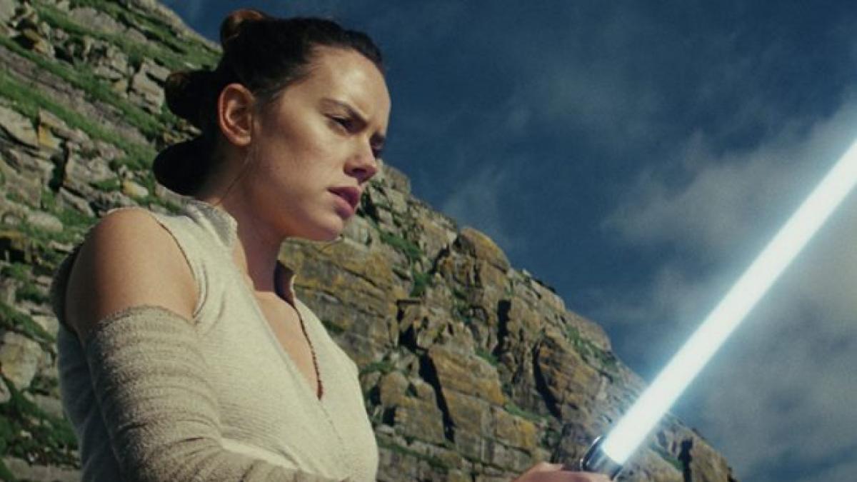 Los Últimos Jedi: Daisy Ridley asegura que J.J. Abrams fue quien tuvo la idea sobre el controversial origen de Rey