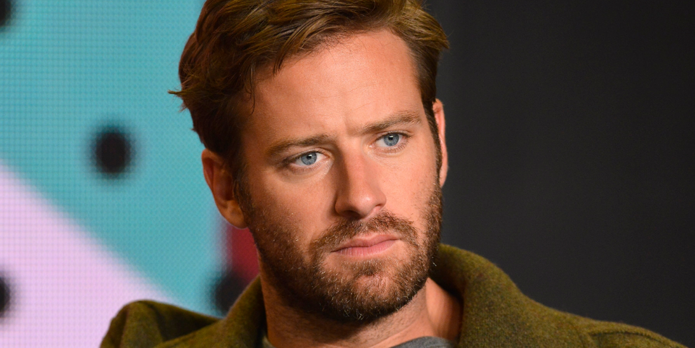 Armie Hammer revela que él también fue víctima de abuso y consideró quitarse la vida