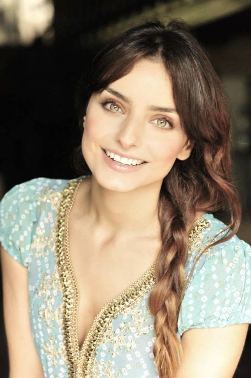 Aislinn Derbez