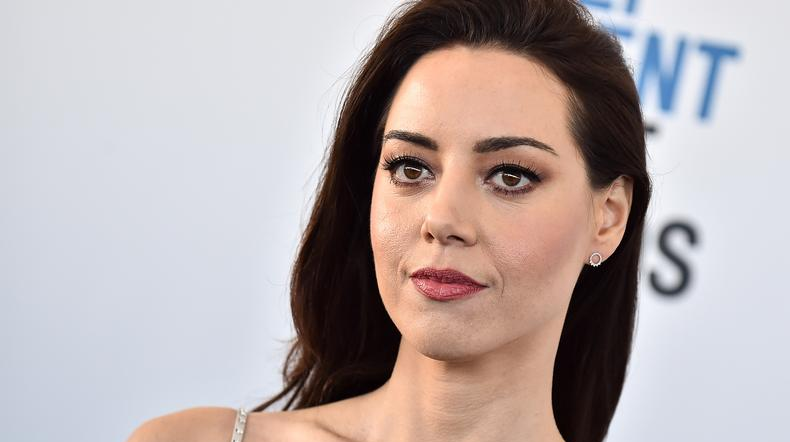 Aubrey Plaza dice que una directora la hizo masturbarse frente a la cámara