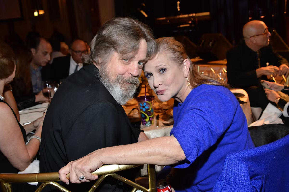 Carrie Fisher recibirá estrella en el Paseo de la Fama de Hollywood y Mark Hamill lo celebra