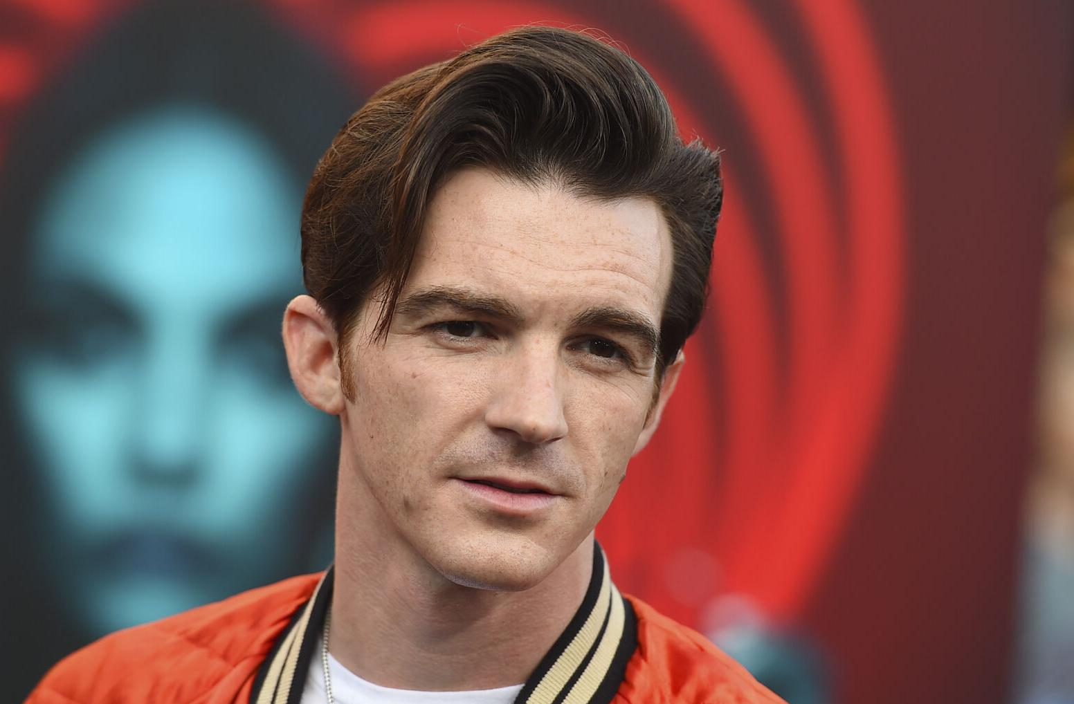 Esposa de Drake Bell solicita divorcio una semana después de la desaparición del cantante