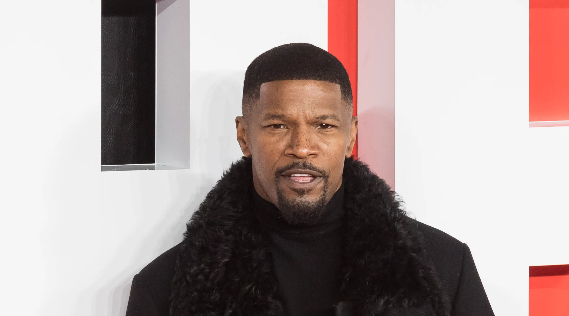 Jamie Foxx envía mensaje a sus fans tras semanas de hospitalización