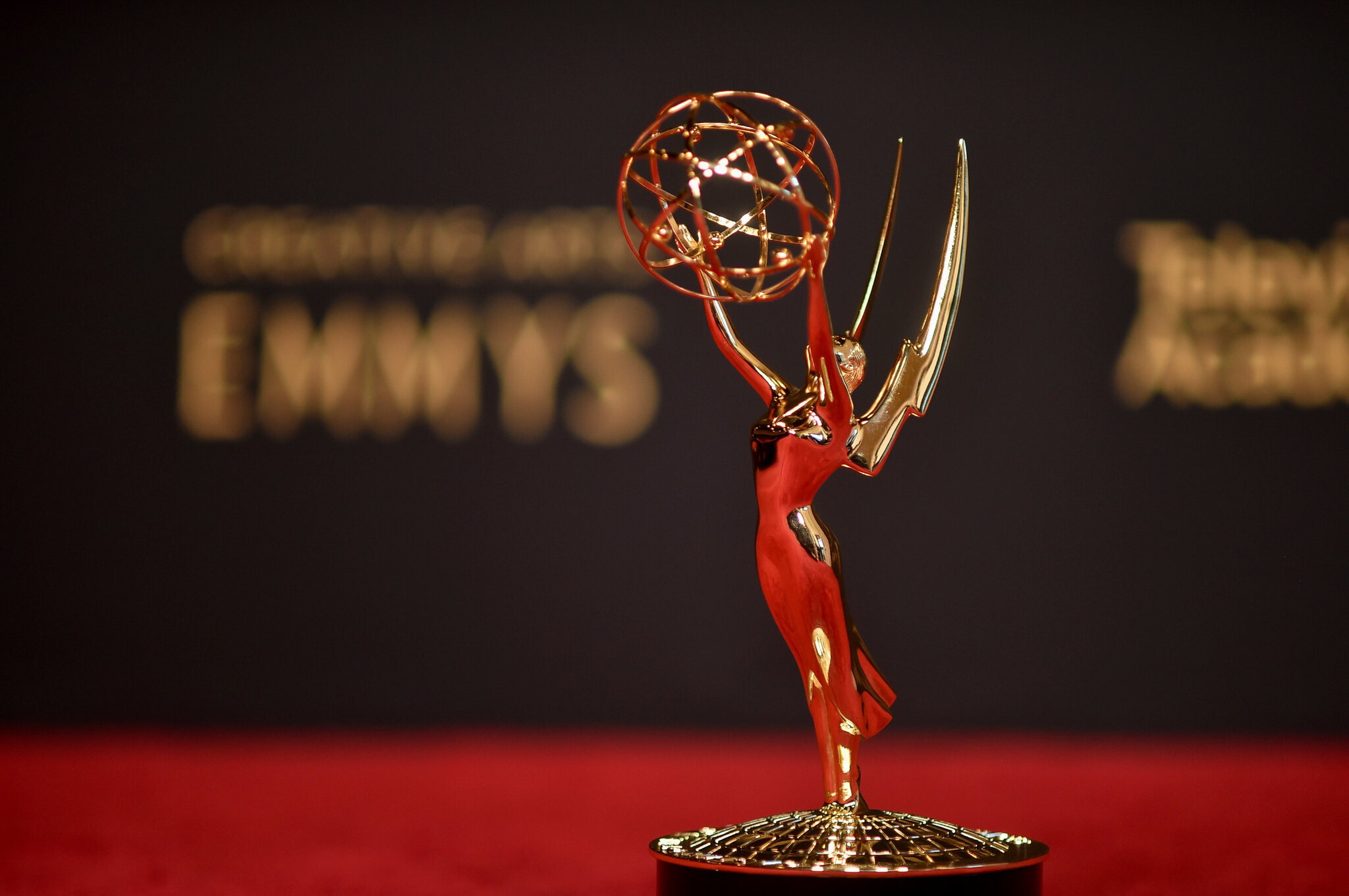 Premios Emmy 2023 se posponen oficialmente debido a las huelgas en Hollywood