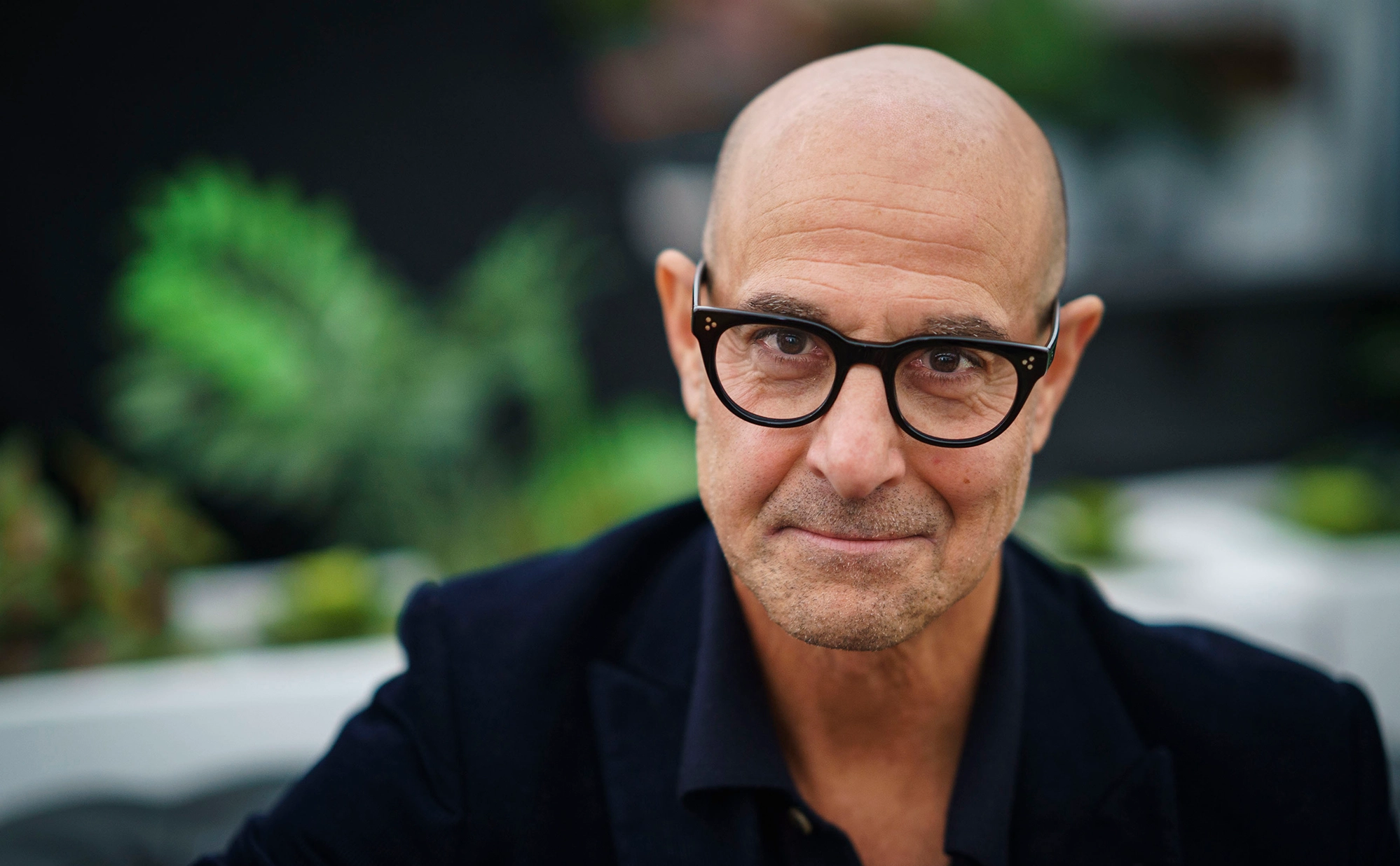 Stanley Tucci dice que los actores heterosexuales deben tener libertad para interpretar personajes LGBT