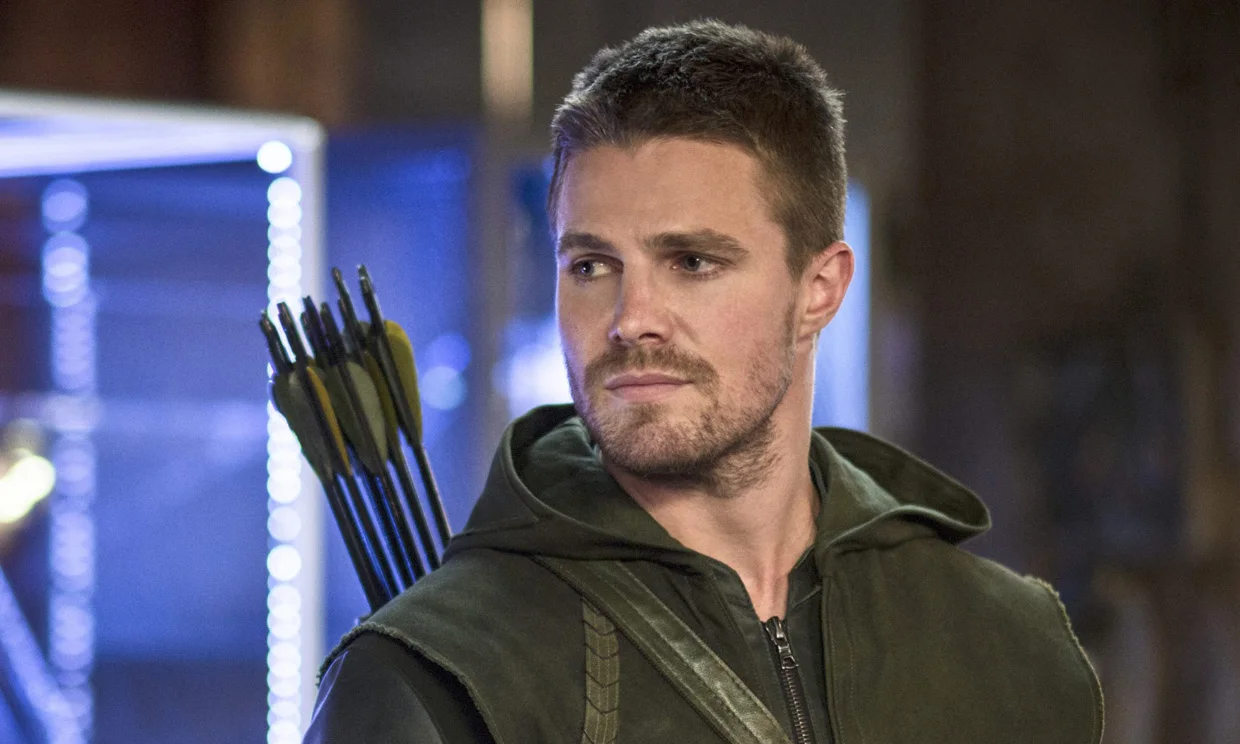 Stephen Amell es criticado por dar la espalda a SAG-AFTRA y decir que no apoya la huelga