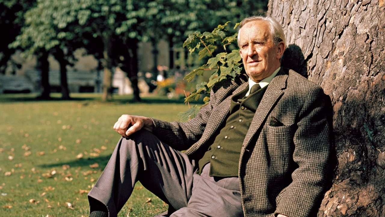 Fans recuerdan a J.R.R. Tolkien, autor de El Señor de los Anillos, en el aniversario 50 de su muerte