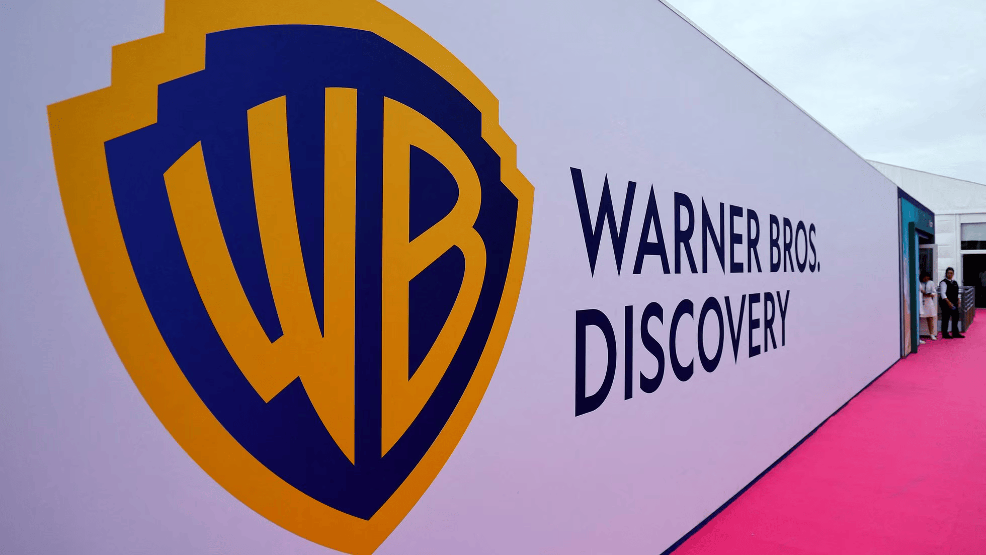 Warner Bros. Discovery perderá entre $300 y $500 millones de dólares por las huelgas en Hollywood