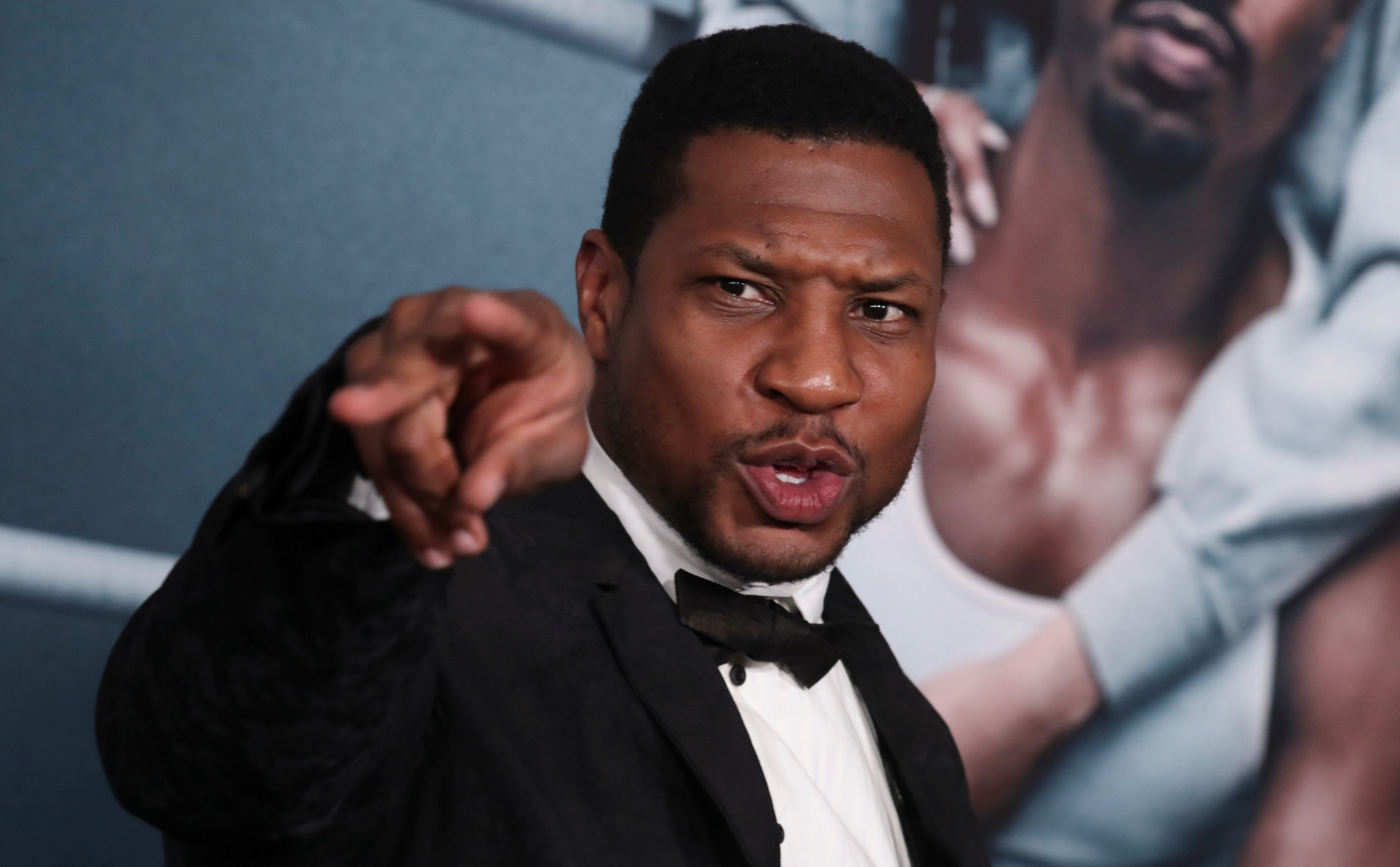 Jonathan Majors es culpable de acoso y agresión contra su ex novia