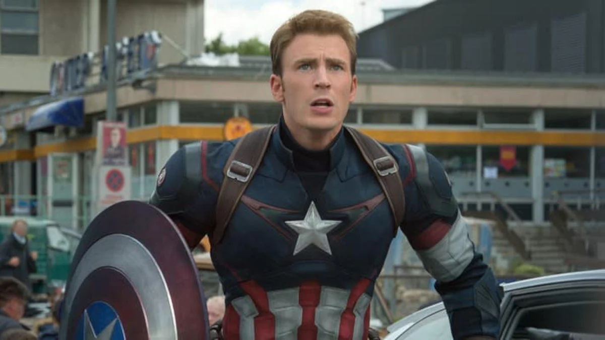 Chris Evans defiende las películas de Marvel Studios y revela cuál es su favorita