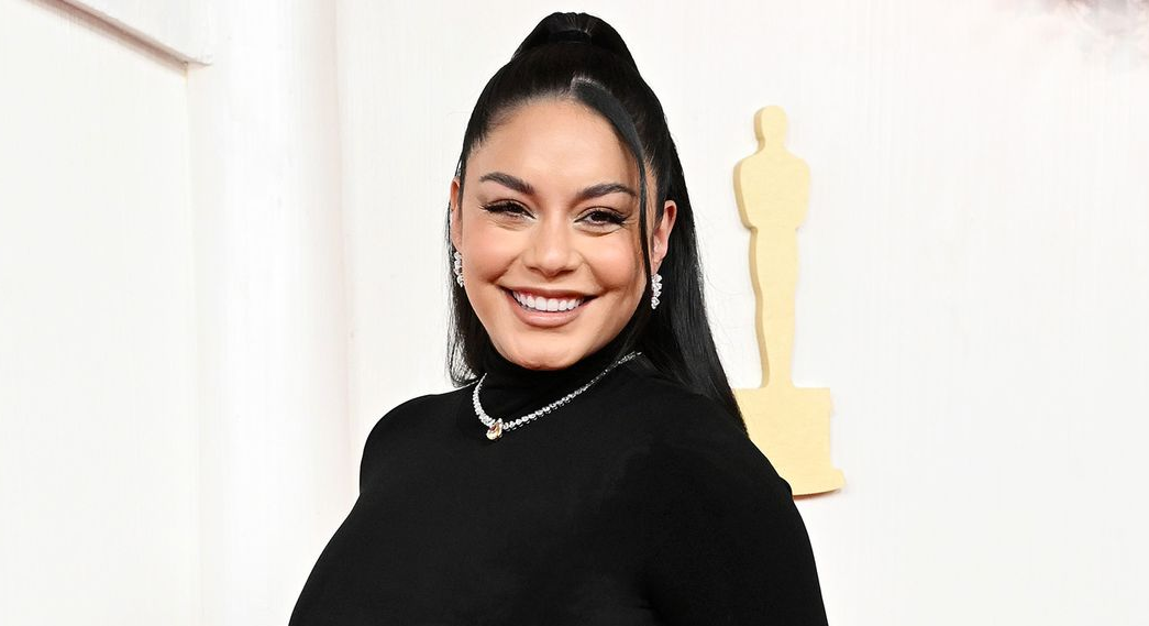 Vanessa Hudgens ‘presume’ su embarazo en la alfombra roja de los Oscar 2024