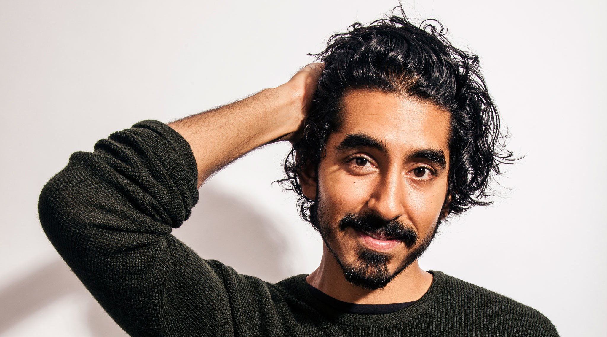 Dev Patel visita CDMX y se toma fotos con fans