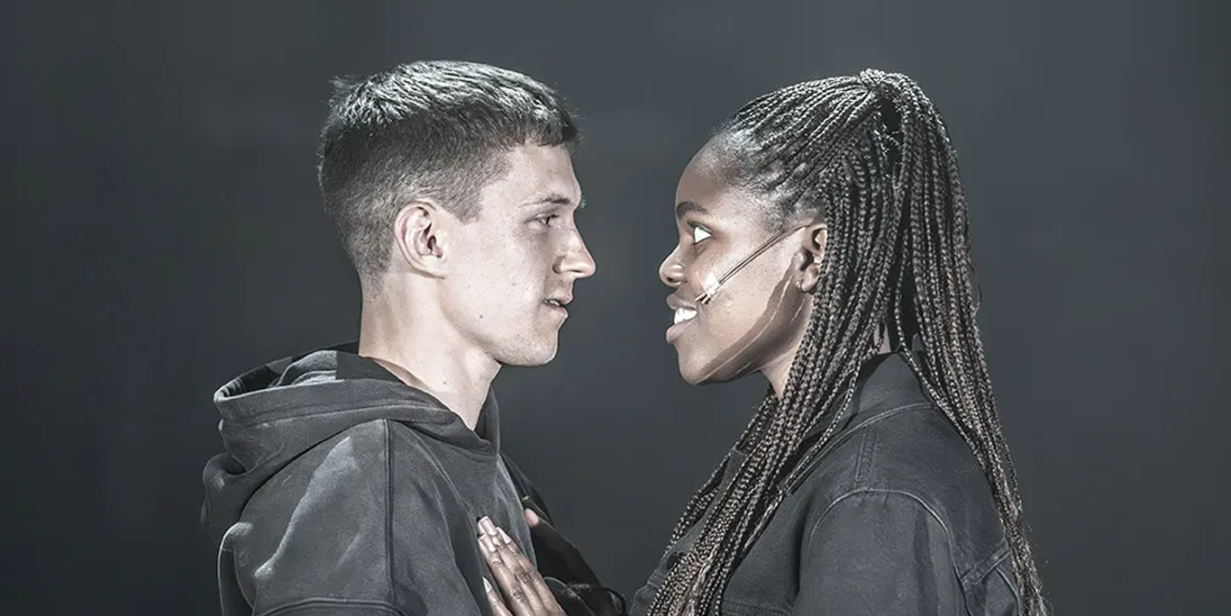 ‘Romeo y Julieta’, con Tom Holland y Francesca Amewudah-Rivers, recibe impactante ovación