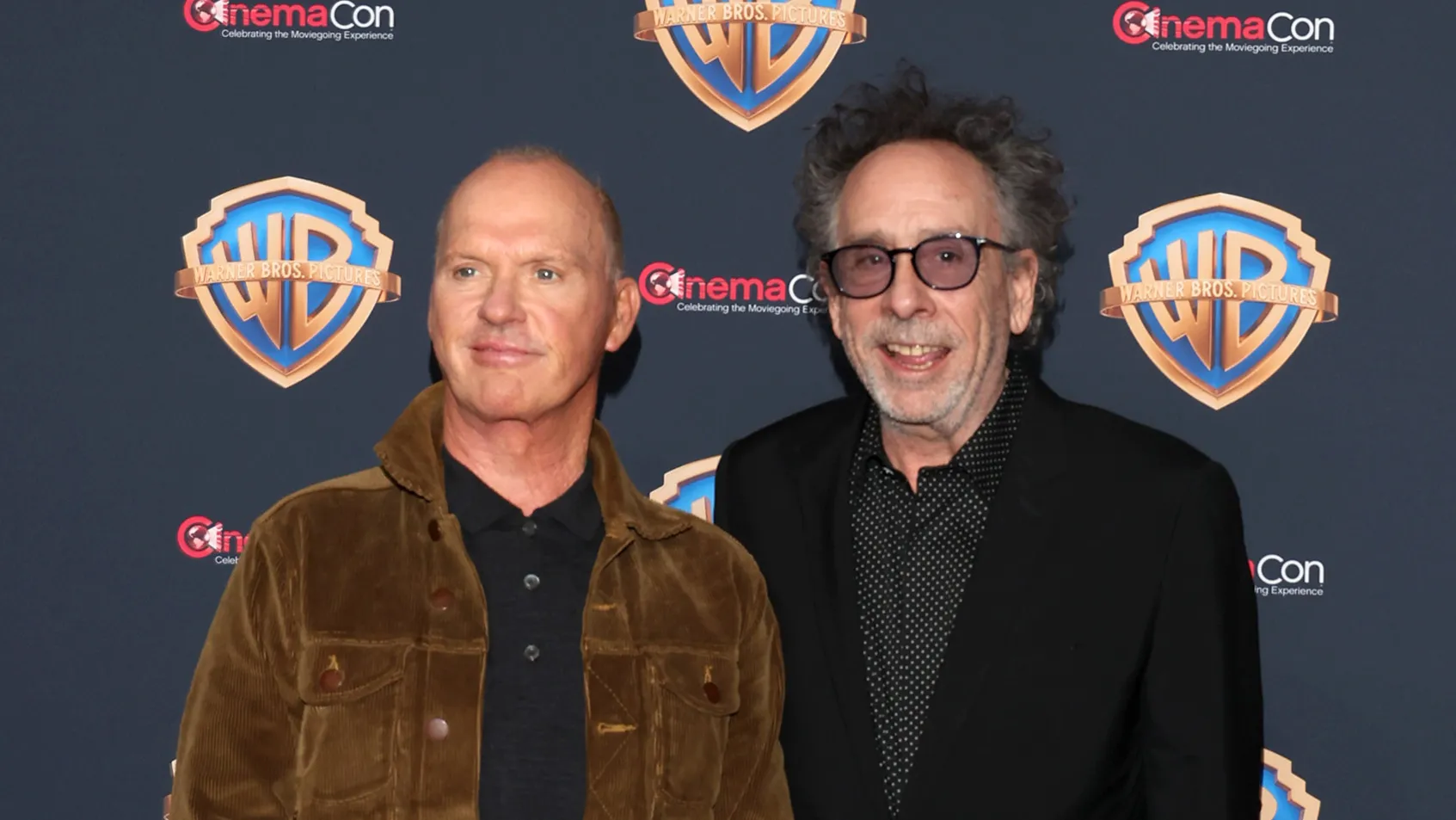 Michael Keaton dice que Tim Burton es el genio detrás del cine de superhéroes: ‘Mucha gente está haciendo mucho dinero gracias a él’