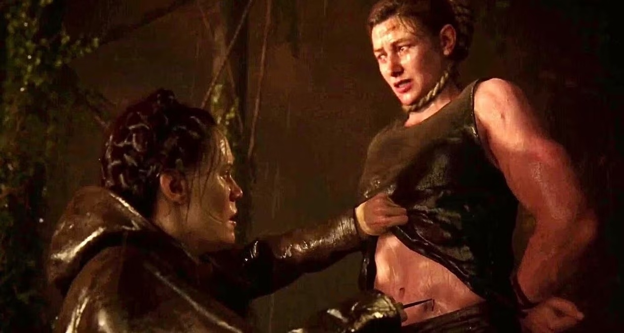 4. La ejecución de Serafitas: Lev y Abby presencian cómo los Serafitas ejecutan prisioneros públicamente. Esta escena profundiza el fanatismo de esta facción y el trauma que Lev carga por su pasado. (Crédito: Naughty Dog / PlayStation)