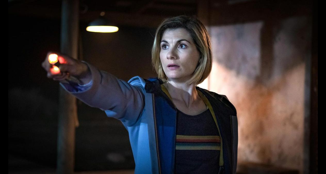 8. Jodie Whittaker como el Doctor (‘Doctor Who’): Fue la primera mujer en el rol, lo que provocó debates entre fans. Aunque recibió elogios, su etapa también fue criticada por guiones débiles y tono inconsistente. (Crédito: BBC)