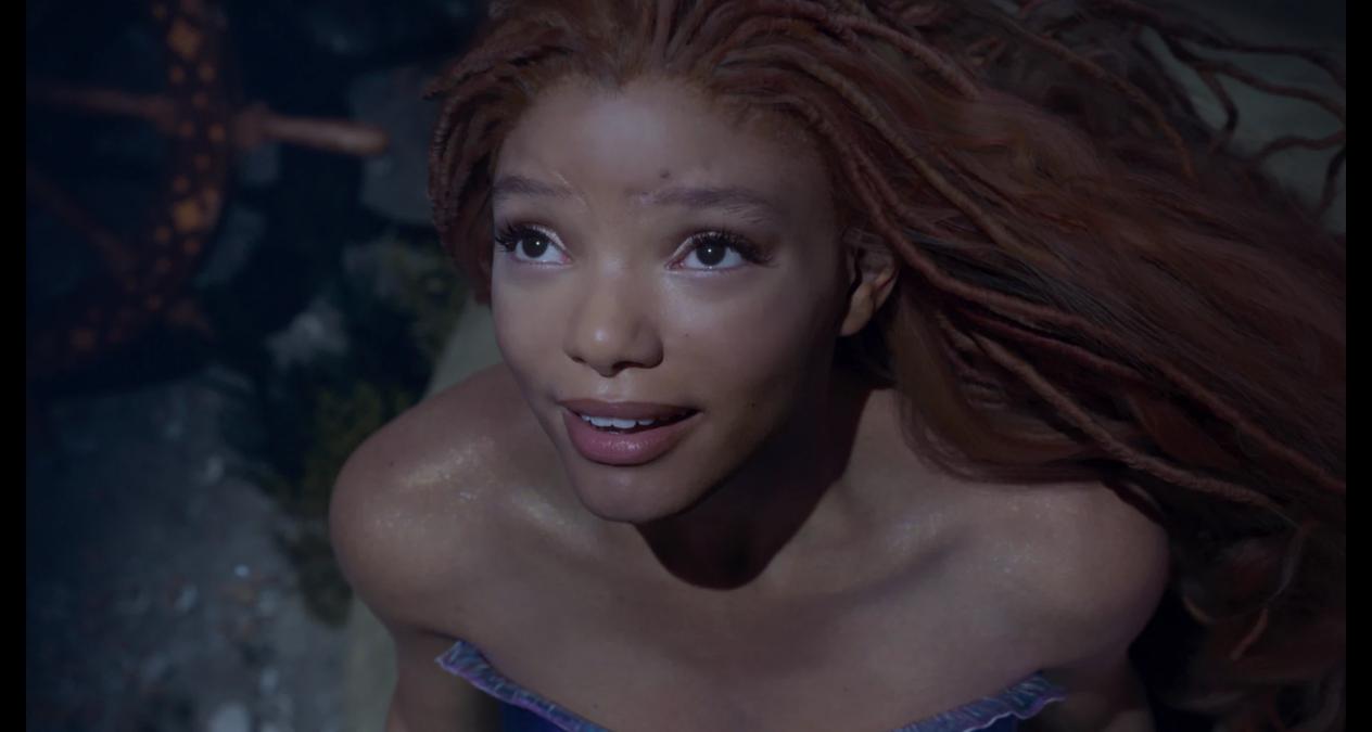 4. Halle Bailey como Ariel (‘La sirenita’): El anuncio provocó campañas de odio racial (#NotMyAriel) y bombardeo de dislikes. Algunos críticos conservadores afirmaron que Disney alteró forzadamente la imagen original por corrección política. (Crédito: Disney)