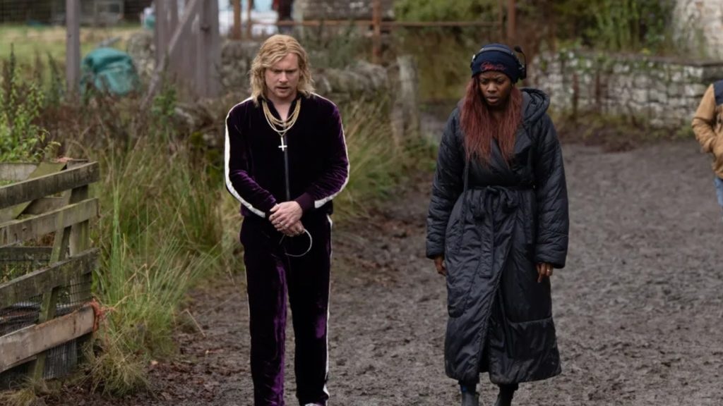 Nia DaCosta and Jack O’Connell on the set of ‘Exterminio. El templo de los huesos’ (image: Sony)